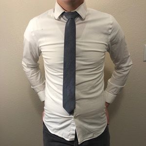Men’s slim fit dress shirt